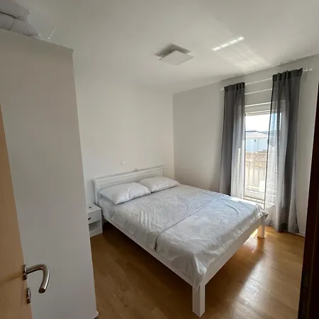 Apartment Malu Rogoznica